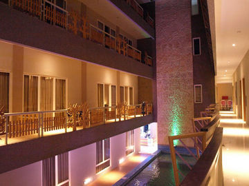 Rivavi Kuta Beach Hotel Легиан Экстерьер фото